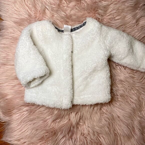 Carter’s 3m extra fluffy white sweater - Picture 2 of 3